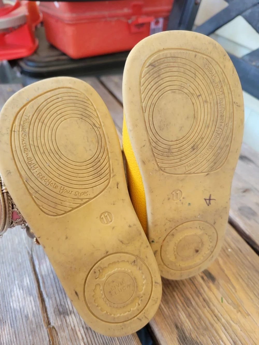 LIVIE + LUCA / JOYFUL LITTLE SOLES SZ 11C VGUC  MUSTARD velcro scallop Shoes